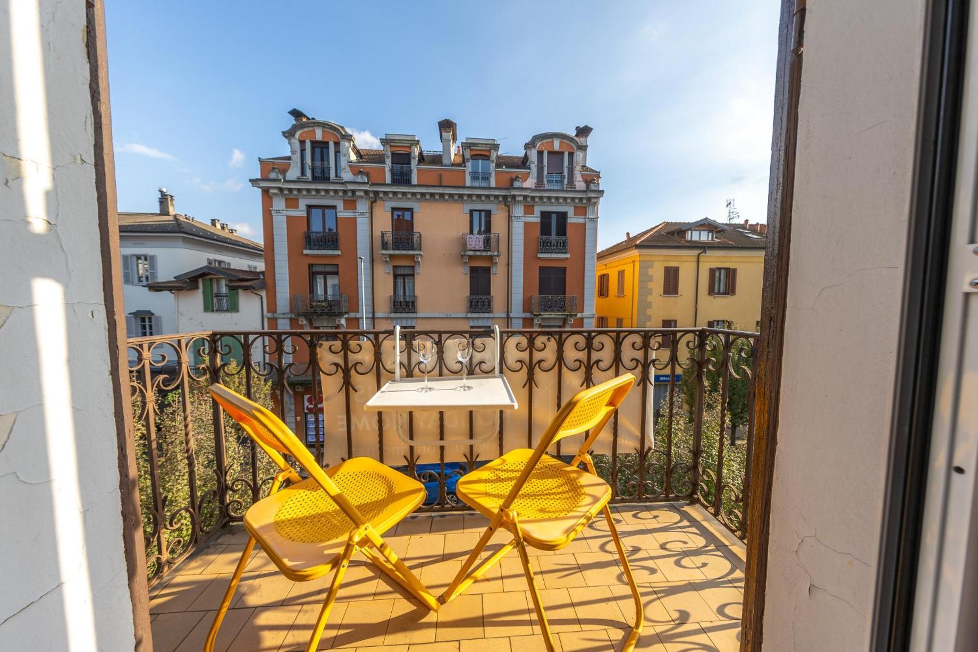 Casa Vacanza Dimora Vincenza Luino Exterior foto